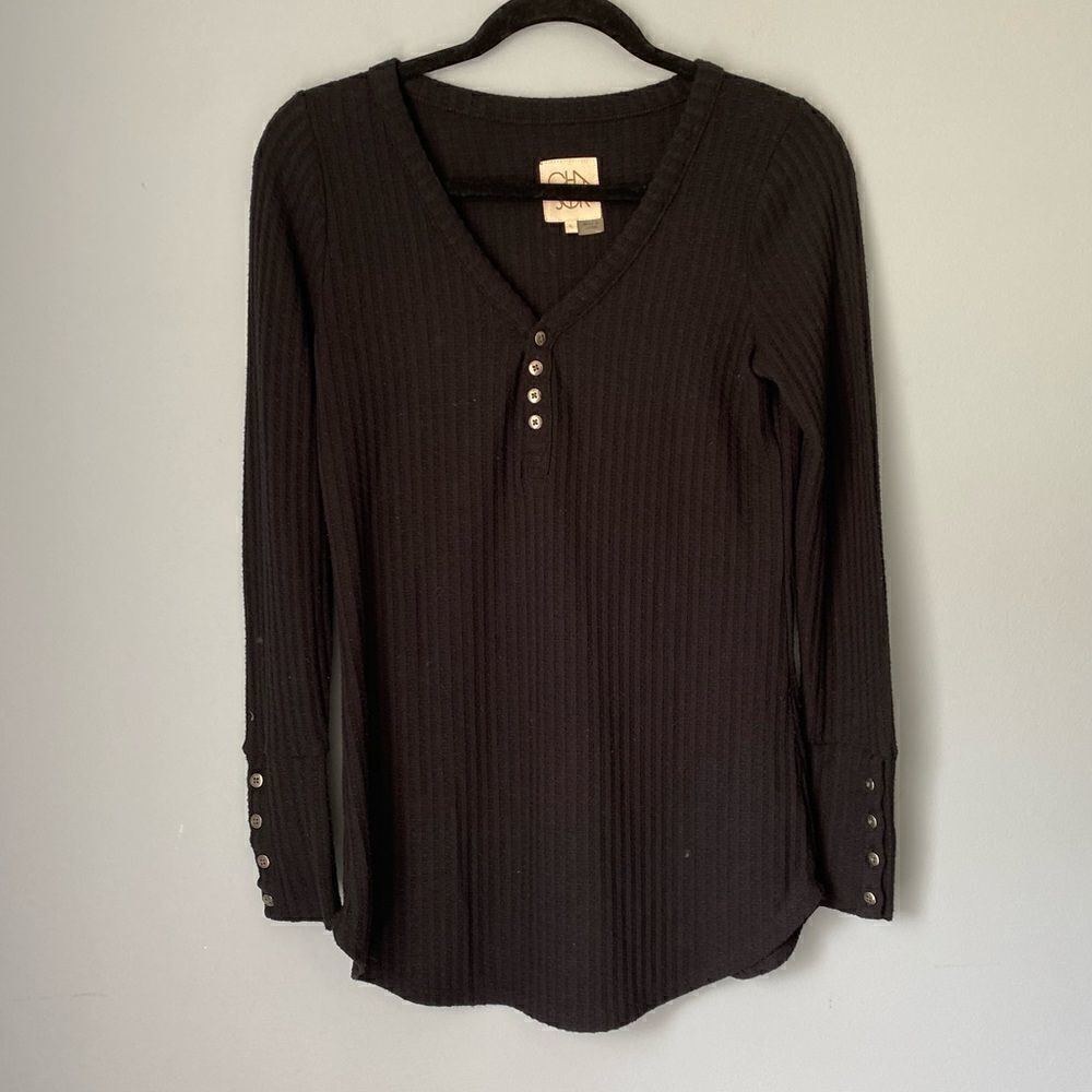 Chaser women’s black waffle long sleeve knit button cuff top